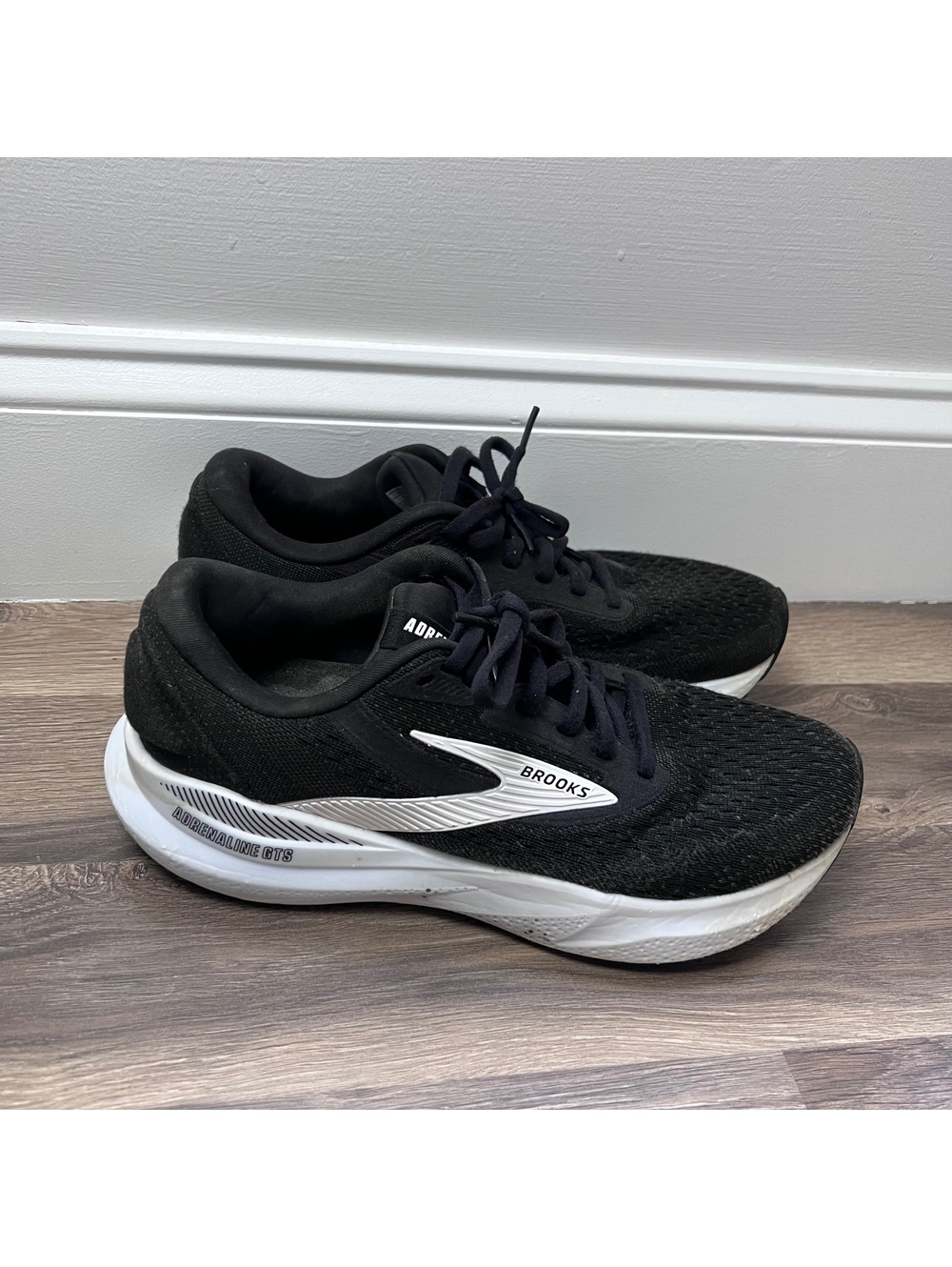Brooks Women's Size 9